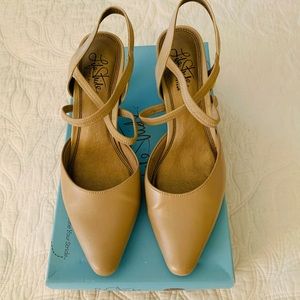 LIFE STRIDE STRAP HEEL